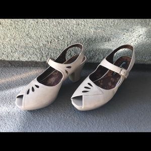 B.A.I.T. Bait Footwear Baylee Tan Heels 8